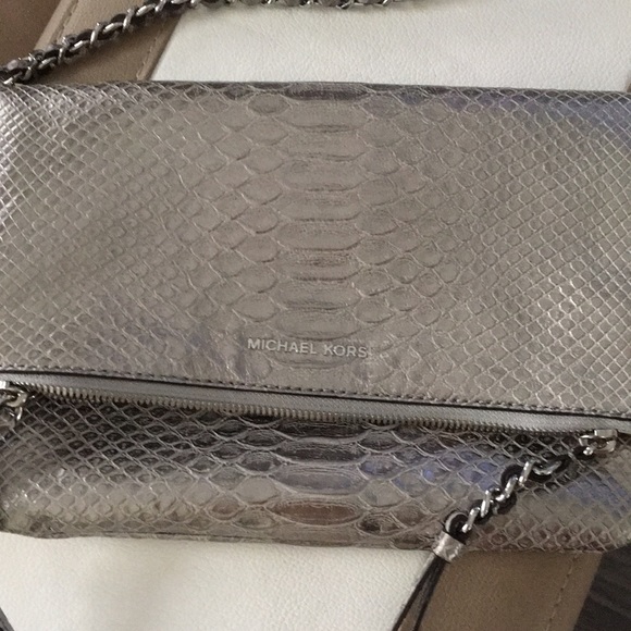 ❌Sold❌Michael Kors Crossbody - Picture 6 of 8